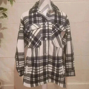ZARA Oversized Shaket Overshirt Checkered Plaid Black and White M Pockets Collar